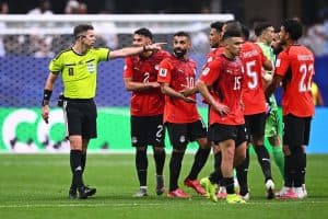 خبير تقنية “فار” بهيئة الإذاعة البريطانية: حكم مباراة مصر والأرجنتين كان قاسيًا على المنتخب المصري ولم يُطبّق المعايير نفسها على الفريقَين