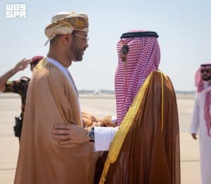 وزير الخارجية يصل إلى سلطنة عُمان