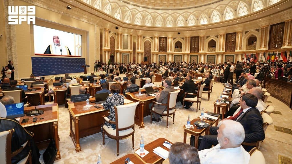 الدكتور العيسى يشاركُ في المنتدى الإسلامي الدولي الأول “الحضارة الإسلامية: طريقُ السّلام والتّسامُح والتّنوير”