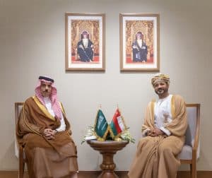 وزير الخارجية يلتقي نظيره العُماني ويعقدان جلسة مباحثات رسمية