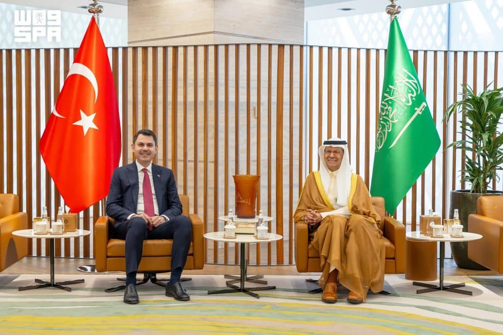وزير الطاقة يجتمع مع وزير البيئة والتخطيط العمراني والتغير المناخي التركي رئيس مؤتمر الأطراف الحادي والثلاثين (COP31)