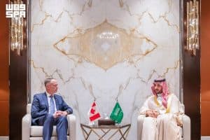 سمو وزير الدفاع يلتقي وزير الدفاع الوطني الكندي