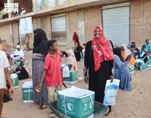 مركز الملك سلمان للإغاثة يوزع 849 سلة غذائية في ولاية النيل الأبيض بالسودان