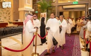 ضيوف برنامج خادم الحرمين يصلون إلى مكة ويؤدون المناسك