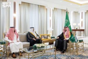 نوّه بدور الأندية الرياضية في خدمة الشباب واستثمار طاقاتهم.. أمير الجوف يستقبل مدير فرع وزارة الرياضة بالمنطقة ومجلس إدارة نادي العروبة