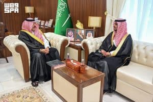 اطّلع على استراتيجية تطوير العمل البلدي.. أمير حائل يستقبل أمين المنطقة