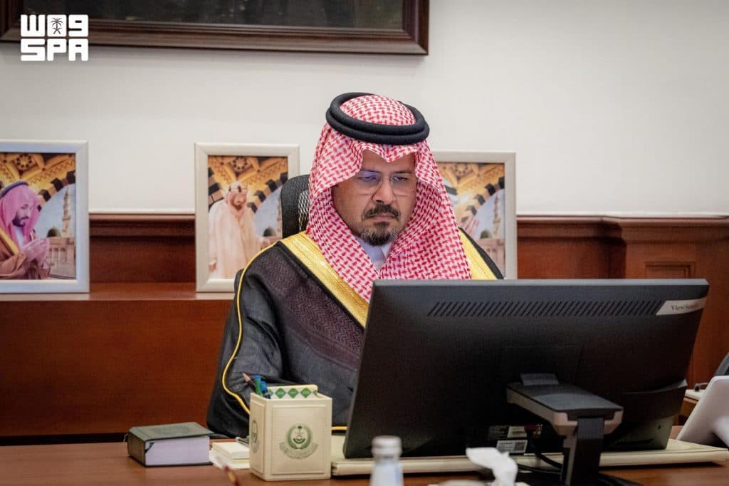 استعرض أبرز المشاريع وميزانياتها الإنشائية والتشغيلية.. أمير المدينة المنورة يرأس اجتماع مسؤولي القطاع الصحي بالمنطقة