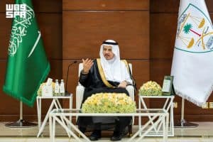 رئيس ديوان المظالم يتفقد المحكمة الإدارية بالرياض ويشيد بتطور الأداء