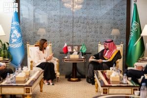 وزير الاقتصاد والتخطيط يجتمع مع وزيرة التنمية المستدامة في البحرين