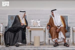 الأمير منصور بن متعب ينقل تعازي القيادة لأمير دولة قطر في وفاة الشيخ حمد بن خليفة آل ثاني رحمه الله