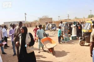 “اغاثي الملك سلمان” يوزع 1,551 سلة غذائية بالسودان