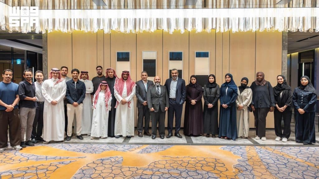 وزير الاتصالات يجتمع بالطلبة المبتعثين في كوريا ويؤكد دورهم في بناء مستقبل التقنية والذكاء الاصطناعي