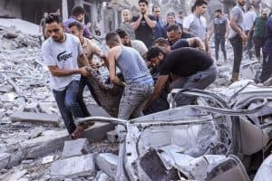 بينهم أطفال ونساء وعائلات بأكملها.. ارتفاع عدد الشهداء الفلسطينيين بقطاع غزة إلى 73,269 شهيدًا 