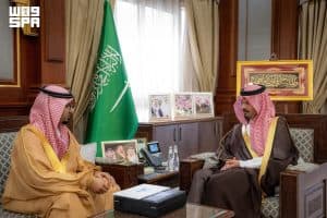 استعرض تقريره السنوي لعام 2025.. أمير المدينة المنورة يستقبل مدير البريد السعودي بالمنطقة