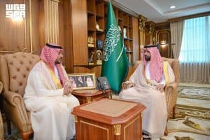 أمير جازان يطّلع على التقرير السنوي للبريد السعودي لعام 2025