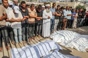بينهم أطفال ونساء وعائلات بأكملها.. ارتفاع عدد الشهداء الفلسطينيين بقطاع غزة إلى 73.317 فلسطينيًا