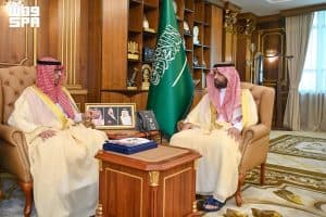 تسلّم تقرير الجمعية السعودية لطب حديثي الولادة.. أمير جازان يستقبل مدير فرع وزارة الصحة بالمنطقة