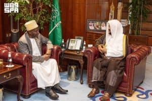 وزير الشؤون الإسلامية يستقبل سفير جمهورية القمر المتحدة لدى المملكة