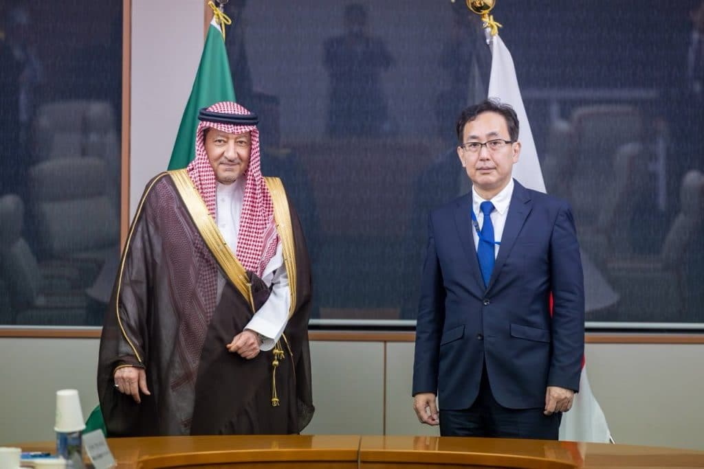 أكدا عزمهما مواصلة تعزيز العلاقات.. نائب وزير الخارجية يعقد اجتماعًا مع نظيره الياباني في طوكيو