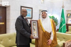نائب أمير الرياض يستقبل سفير أوغندا لدى المملكة