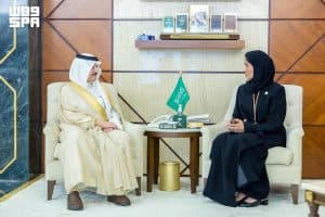 أمير المنطقة الشرقية يستقبل مدير عام التعليم بالمنطقة