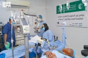 “اغاثي الملك سلمان” ينفّذ مشروع “نور السعودية” التطوعي لمكافحة العمى له في عدن