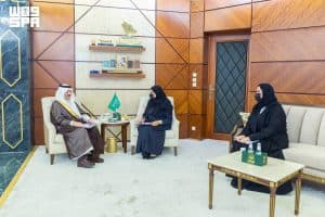 أمير الشرقية يطّلع على برامج ومبادرات جمعية مشاعل الخير لتنمية المرأة