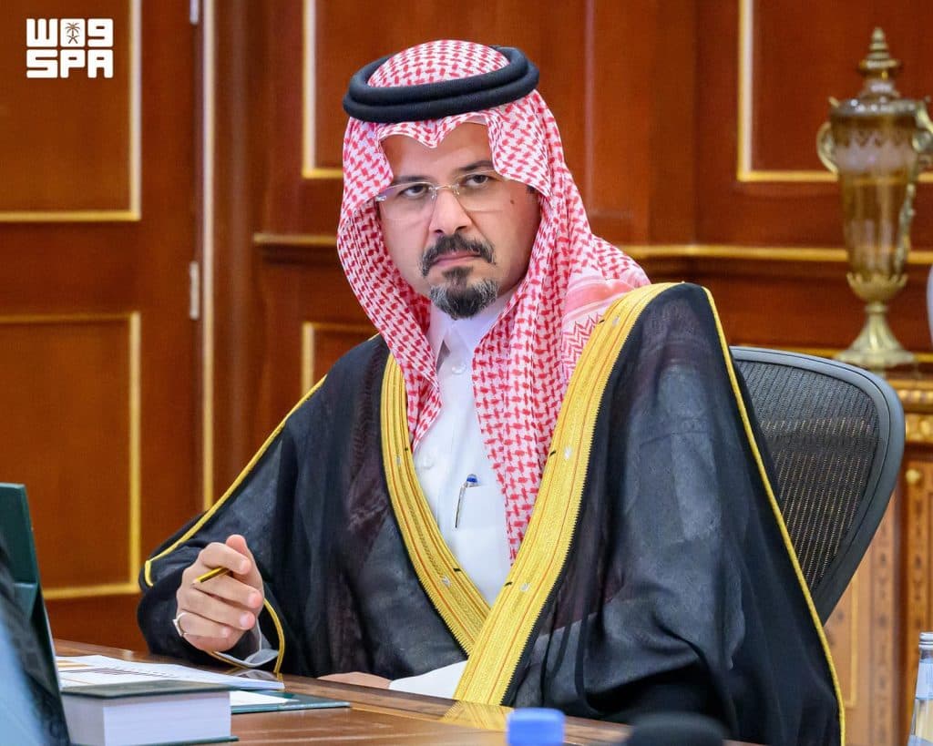 أمير المدينة المنورة يرأس اجتماع اللجنة الدائمة للحج والعمرة بإمارة المنطقة