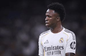 فينيسيوس جونيور يجدد عقده مع ريال مدريد حتى 2032