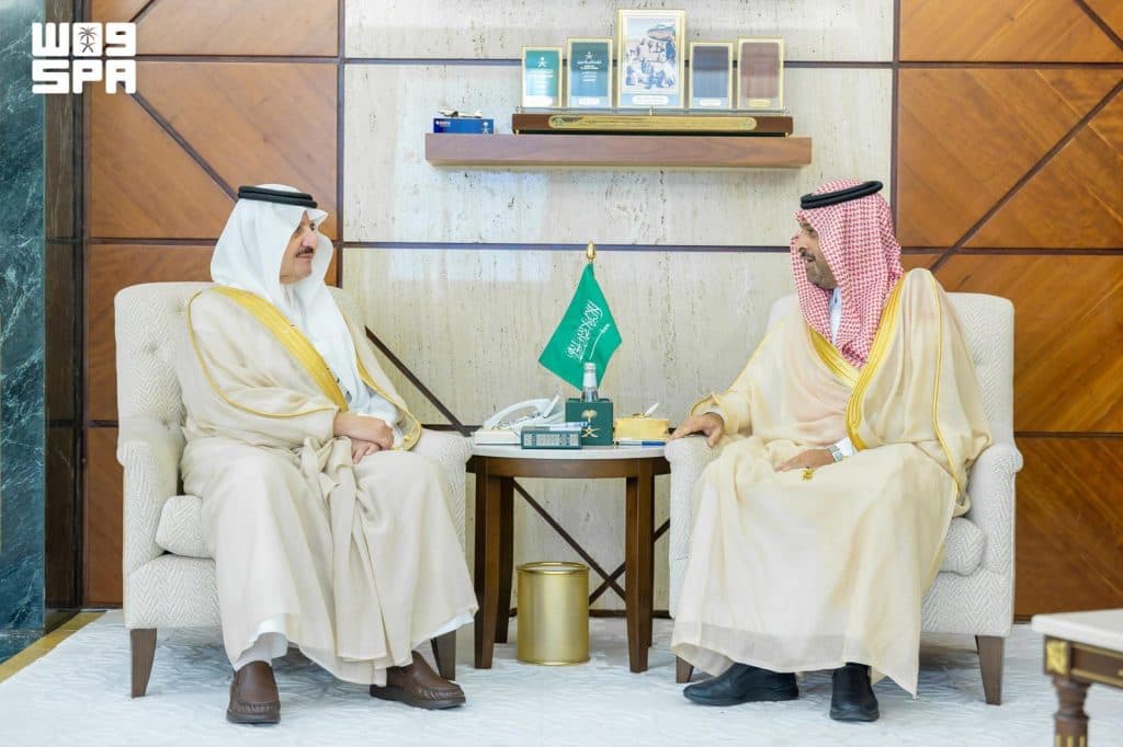 أمير الشرقية يطّلع على مشروع صندوق “الوقف الإسعافي” للهلال الأحمر السعودي