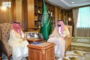 أمير جازان يتسلّم التقرير السنوي لفرع الهلال الأحمر