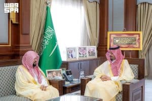 أمير المدينة المنورة يستقبل مساعد الرئيس العام للشؤون الدينية بالمسجد النبوي