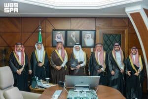أمير المنطقة الشرقية يطّلع على خطط ومشاريع معهد الطاقة