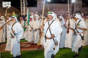 “فن العرضة” بالباحة.. لوحة إبداعية تجسد ثراء الموروث الشعبي