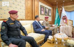 وزير الدفاع يلتقي مدير مكتب القائد العام للقوات المسلحة العراقية