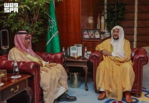 وزير الشؤون الإسلامية يستقبل سفير خادم الحرمين الشريفين لدى السنغال