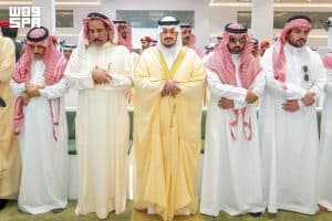 نائب أمير منطقة الرياض يؤدي صلاة الميت على محمد المطيري
