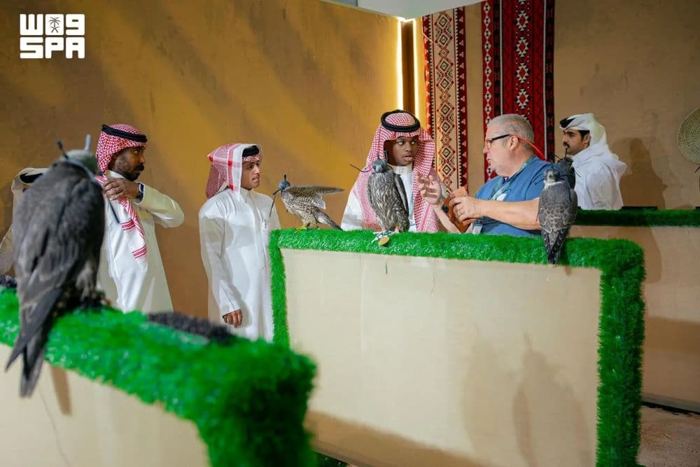 صقار بريطاني: معايير مختلفة لاختيار صقور الصيد والإنتاج في المزاد الدولي