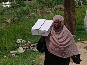 “اغاثي الملك سلمان” يوزع (800) كرتون تمر في السودان