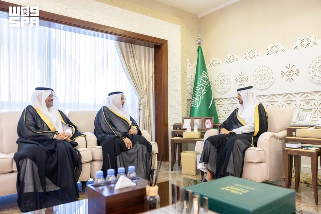 نائب أمير الشرقية يستقبل أمين المنطقة