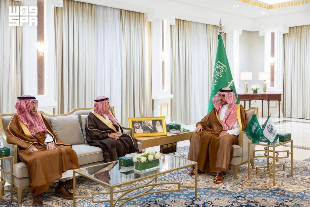 أمير الجوف يستقبل أعضاء مجلس المنطقة المعينين حديثًا