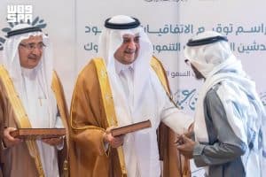 أمير تبوك يسلّم الوحدات السكنية ويكرّم كبار المانحين ضمن حملة “جودكم وصل”