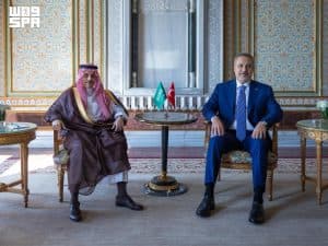 وزير الخارجية يلتقي نظيره التركي