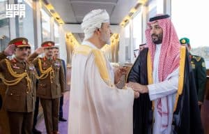 سلطان عُمان يغادر جدة.. وسمو ولي العهد في مقدمة مودعيه