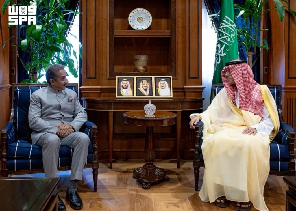 وزير الدولة للشؤون الخارجية يستقبل وزير الدولة الهندي