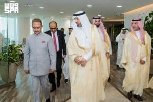 وزير “الموارد البشرية” يبحث مع وزير الدولة للشؤون الخارجية بالهند مجالات التعاون المشترك