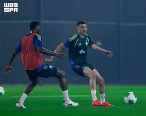 الأخضر يدشّن تدريباته في جدة استعدادًا لكأس الخليج