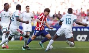 ريال مدريد يسقط بعشرة لاعبين أمام أتلتيكو