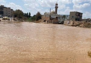 السيول تجتاح الأودية والطرق الليبية.. ورفع حالة الاستعداد لإنقاذ عالقين