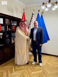 السفير العبدان يلتقي وزير الدفاع المجري